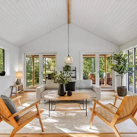 Architect-designed Close To The Water