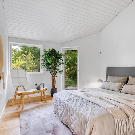 Architect-designed Close To The Water Bøtø By