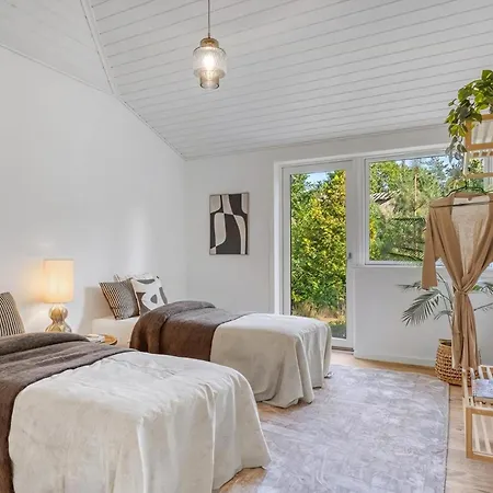 Architect-designed Close To The Water *