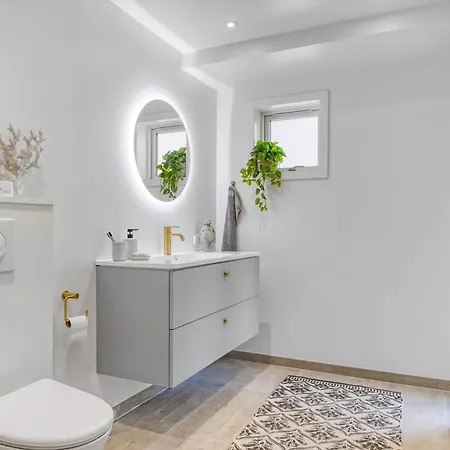 Architect-designed Close To The Water Vakantiehuis Bøtø By