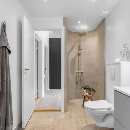 Architect-designed Close To The Water Vakantiehuis