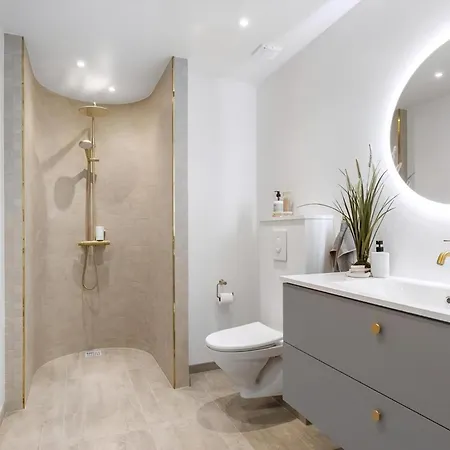 Vakantiehuis Architect-designed Close To The Water